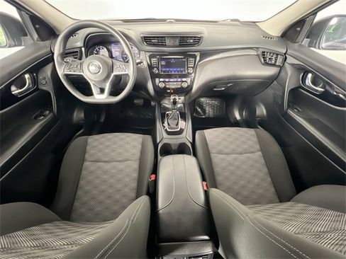Used 2019 Nissan Rogue Sport SV image 3