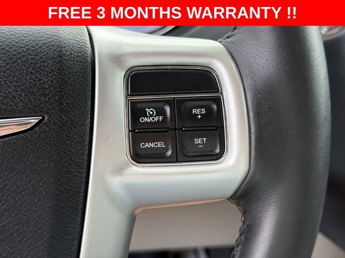 Used 2016 Chrysler Town & Country Touring FWD image 41