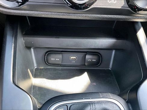 Used 2023 Kia Soul LX w/ LX Technology Package FWD image 32
