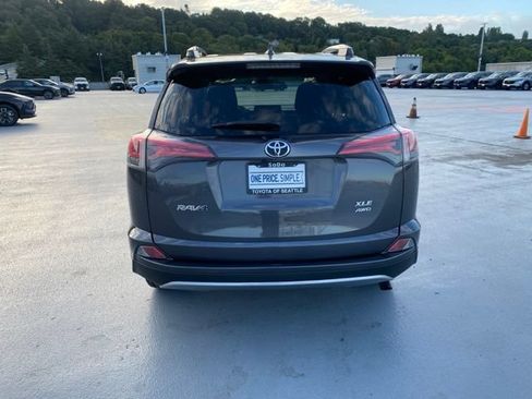Used 2017 Toyota RAV4 XLE AWD/4WD image 7