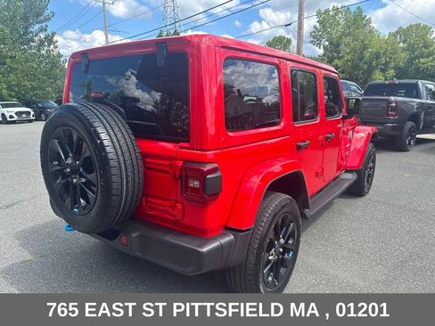 Used 2024 Jeep Wrangler Unlimited Sahara w/ Technology Group AWD/4WD image 8