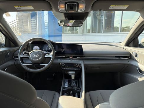 Used 2025 Hyundai Elantra SEL FWD image 20