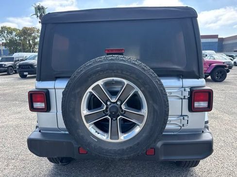 Used 2022 Jeep Wrangler Unlimited Sahara w/ Cold Weather Group AWD/4WD image 6