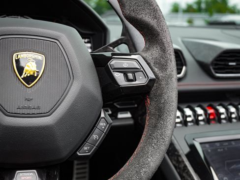 Used 2022 Lamborghini Huracan EVO AWD/4WD image 22