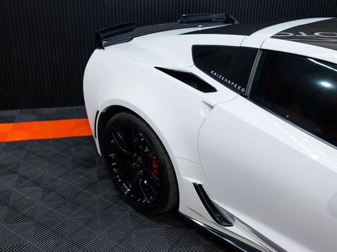 Used 2016 Chevrolet Corvette Z06 w/ Z07 Performance Package RWD image 5