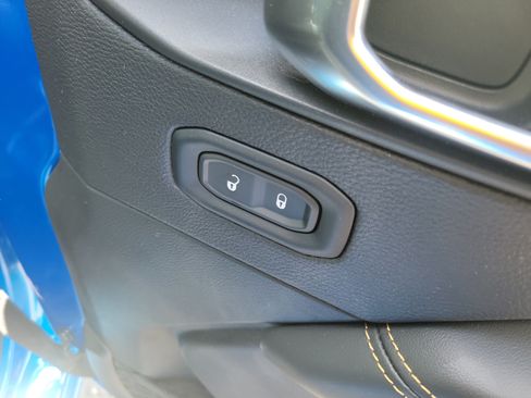 Used 2025 Jeep Wrangler Unlimited Sahara AWD/4WD image 21