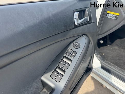 Used 2016 Kia Optima Hybrid w/ Hybrid Convenience Package FWD image 11