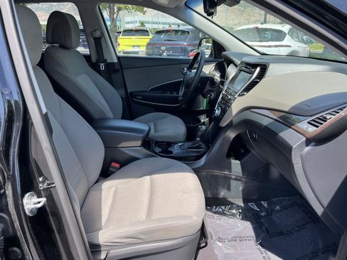 Used 2017 Hyundai Santa Fe SE AWD/4WD image 17