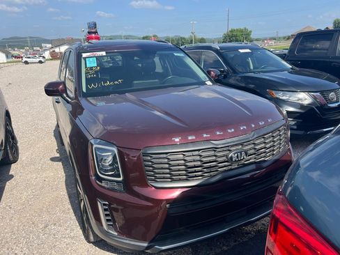 Used 2020 Kia Telluride S w/ S 8 Passenger Seating Package AWD/4WD image 2