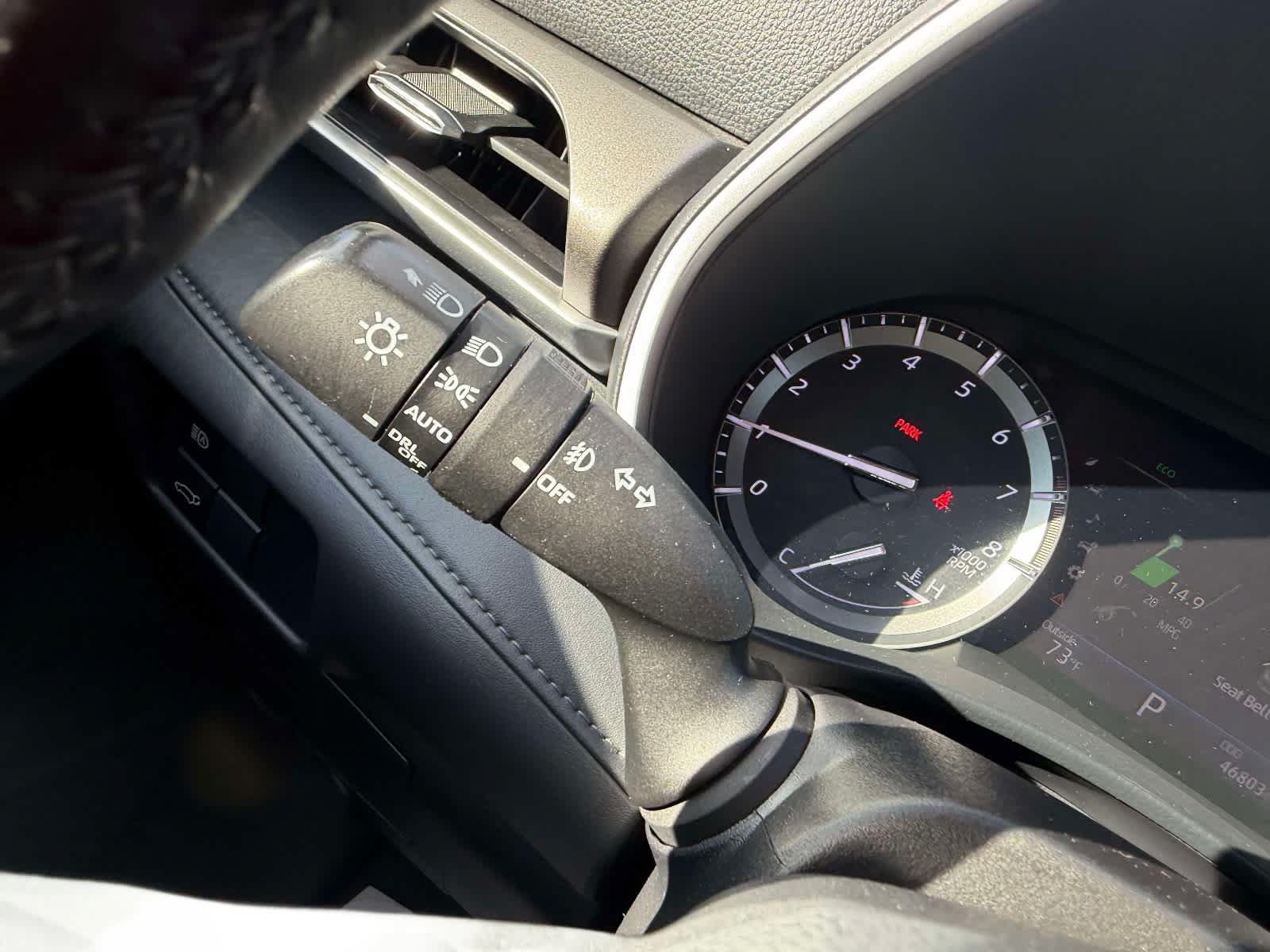 Used 2020 Toyota Highlander XLE AWD/4WD image 28