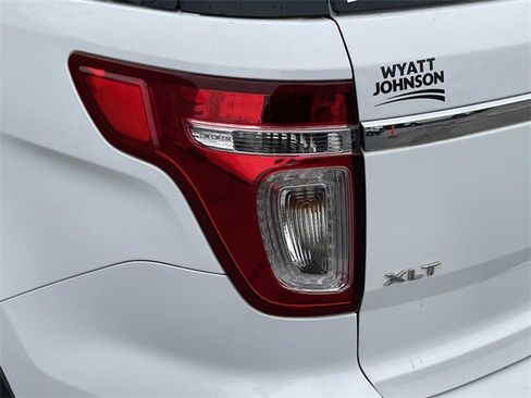 Used 2015 Ford Explorer XLT w/ Equipment Group 202A image 10