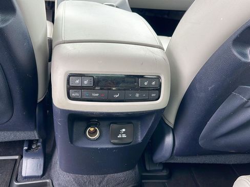 Used 2022 Hyundai Palisade Limited FWD image 22
