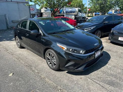 Used 2022 Kia Forte LXS FWD image 3