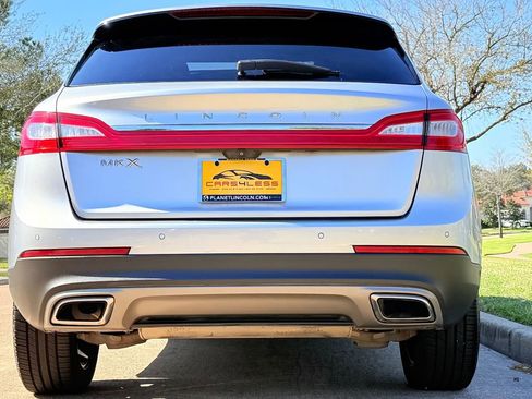 Used 2018 Lincoln MKX Reserve FWD image 9