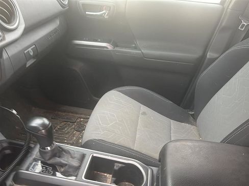 Used 2020 Toyota Tacoma TRD Sport w/ Technology Package image 24