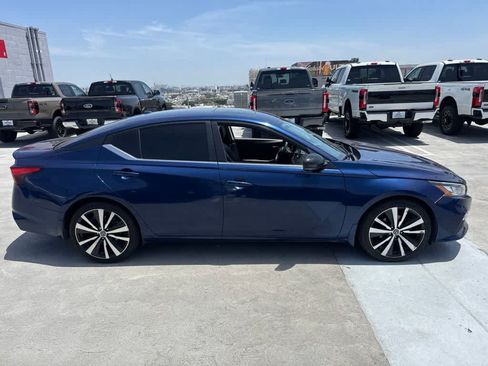 Used 2020 Nissan Altima 2.5 SR w/ Premium Package FWD image 6