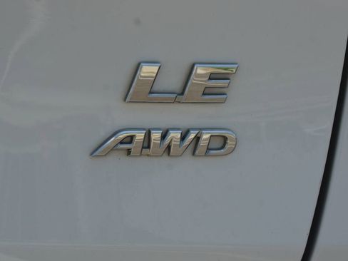 Used 2021 Toyota RAV4 LE AWD/4WD image 17