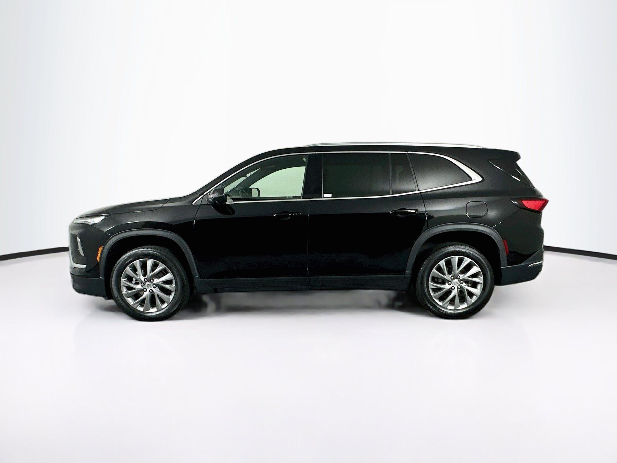 Used 2025 Buick Enclave Preferred FWD image 4