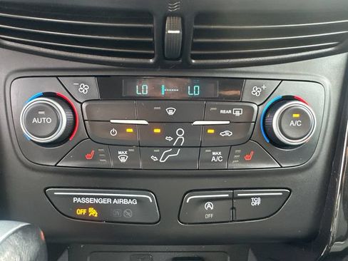 Used 2018 Ford Escape SE w/ SE Sport Appearance Package AWD/4WD image 34