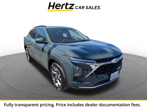 Used 2025 Chevrolet Trax LT FWD image 1