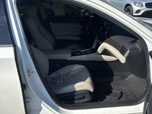 Used 2019 Honda Accord EX-L image 10