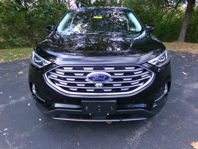 Used 2019 Ford Edge Titanium w/ Equipment Group 301A AWD/4WD image 3