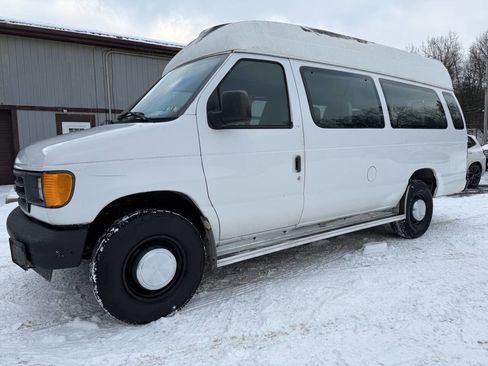 Used 2004 Ford E-350 and Econoline 350 Extended Super Duty image 3