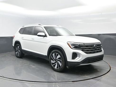 Used 2024 Volkswagen Atlas SEL image 2