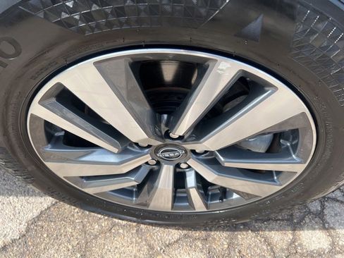 Used 2024 Nissan Pathfinder SL image 37