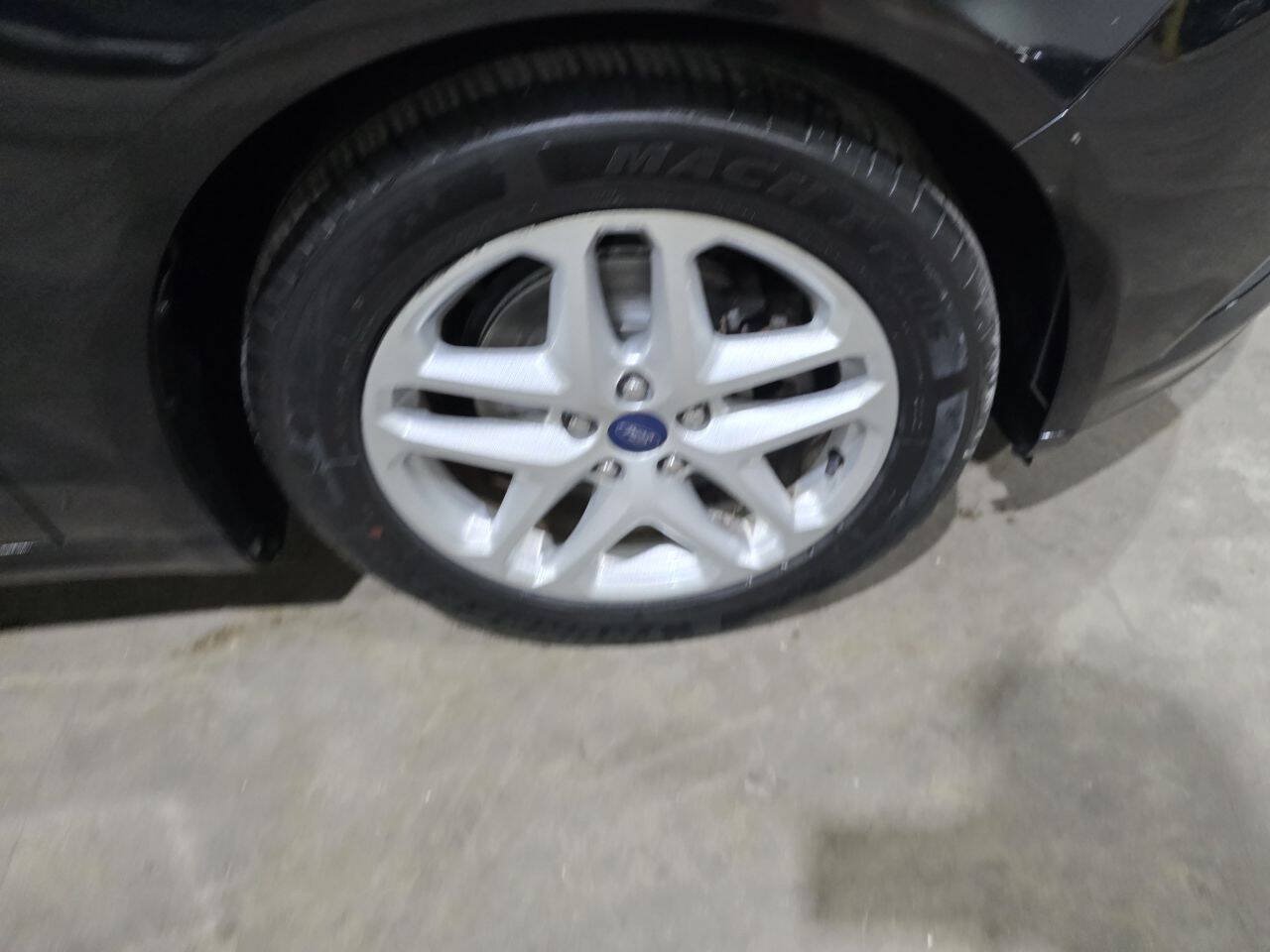 Used 2014 Ford Fusion SE FWD image 18