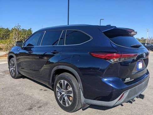 Used 2021 Toyota Highlander XLE image 19