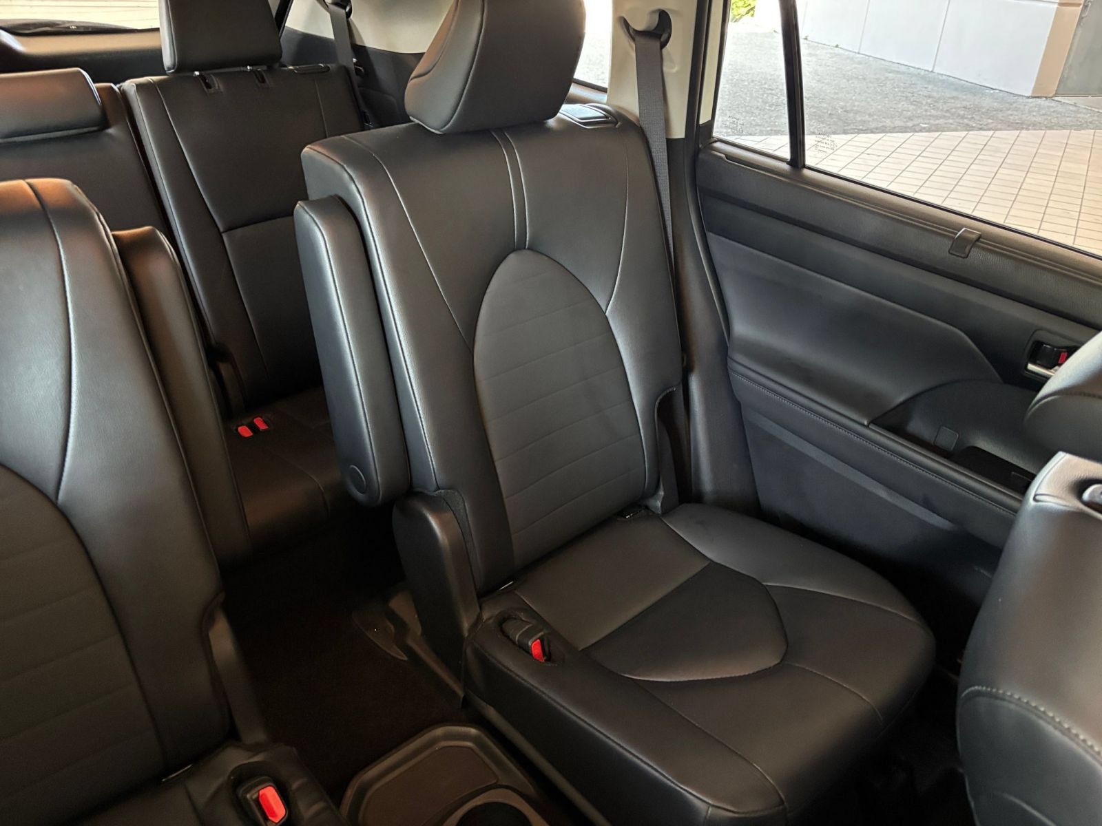 Used 2026 Toyota Highlander XLE AWD/4WD image 39