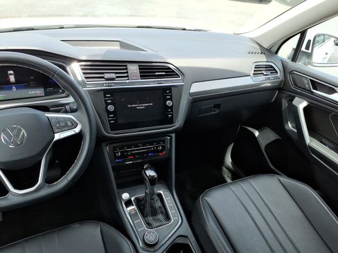 Used 2023 Volkswagen Tiguan SE AWD/4WD image 14