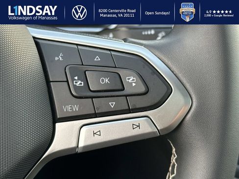 Used 2022 Volkswagen Tiguan SE w/ Panoramic Sunroof Package image 19