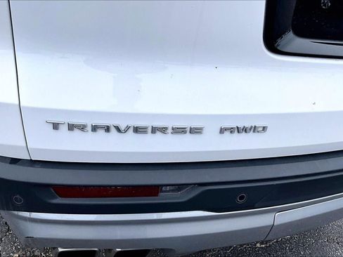 Used 2024 Chevrolet Traverse LT AWD/4WD image 6