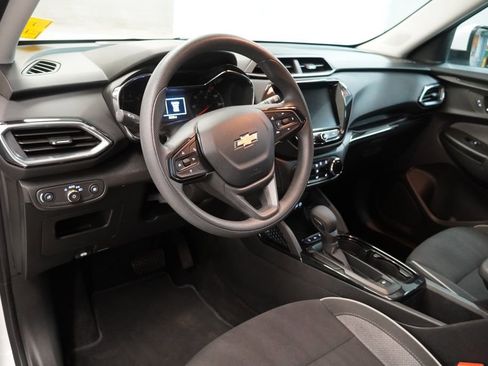 Used 2023 Chevrolet TrailBlazer LT w/ Convenience Package image 5