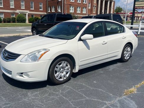 Used 2011 Nissan Altima 2.5 S FWD image 3