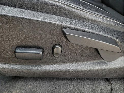 Used 2022 Chevrolet Colorado LT w/ Redline Special Edition image 15