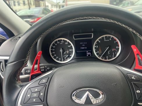 Used 2018 INFINITI QX30 Premium image 12