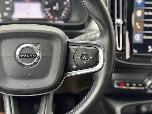 Used 2019 Volvo XC40 T5 Momentum AWD/4WD image 23