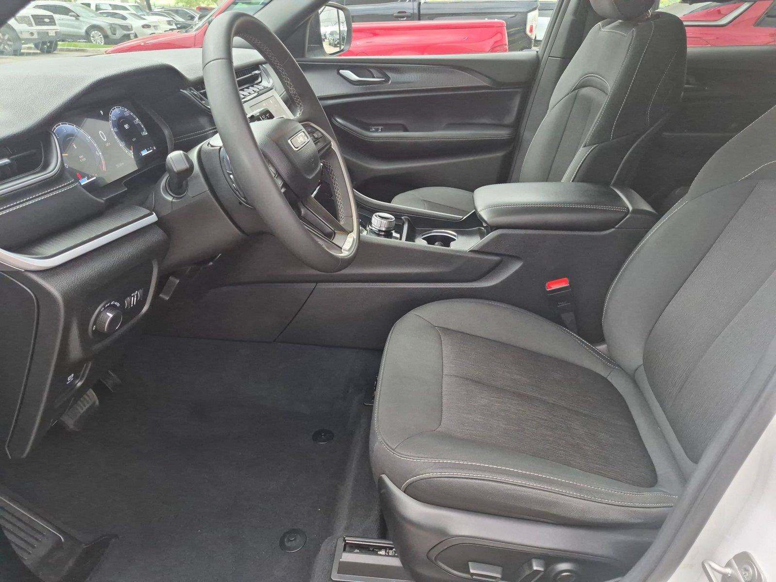 Used 2024 Jeep Grand Cherokee Laredo X RWD image 24