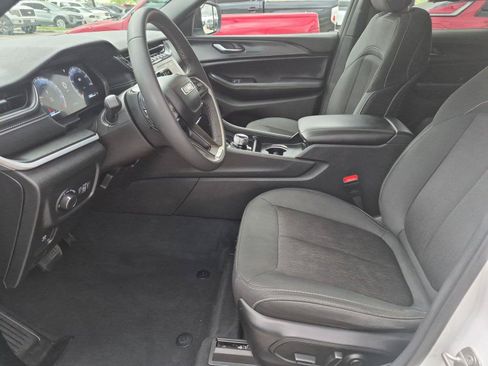 Used 2024 Jeep Grand Cherokee Laredo X RWD image 24