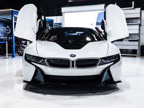 Used 2019 BMW i8 Roadster AWD/4WD image 2