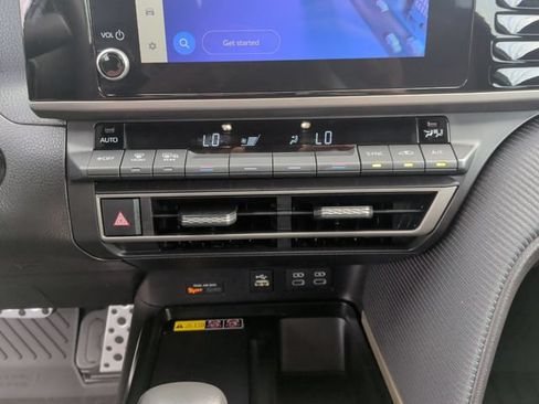 Used 2025 Toyota Camry SE FWD image 18