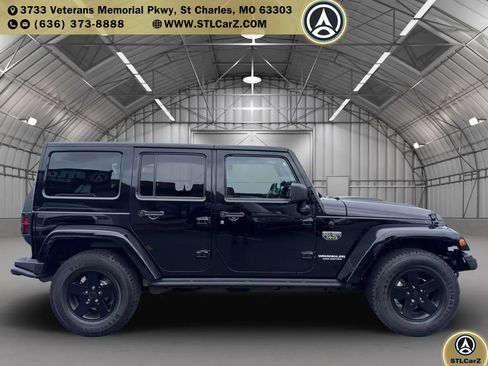 Used 2012 Jeep Wrangler Unlimited Rubicon AWD/4WD image 2