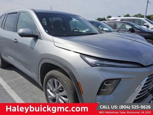 Used 2025 Buick Enclave Preferred FWD image 1