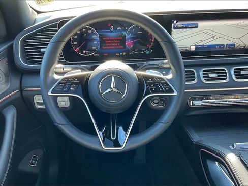 Used 2025 Mercedes-Benz GLS 450 4MATIC image 5