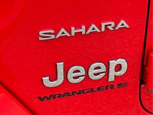 Used 2024 Jeep Wrangler Sahara image 16
