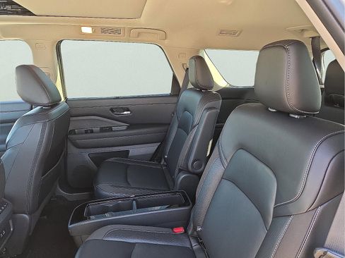 Used 2024 Nissan Pathfinder SL w/ SL Premium Package image 10