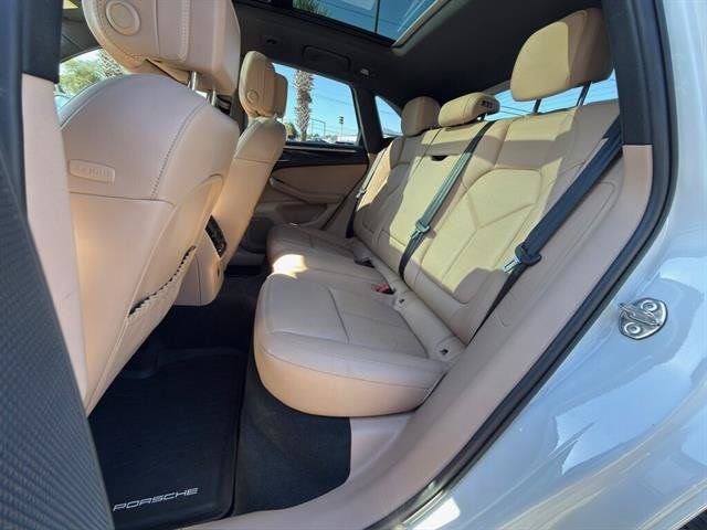 Used 2022 Porsche Macan AWD/4WD image 12